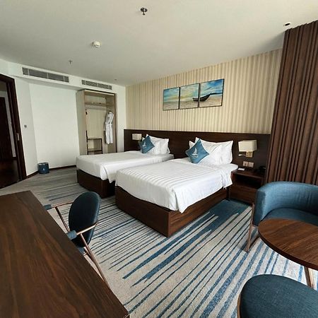 Canvas Danang Beach Hotel Bagian luar foto