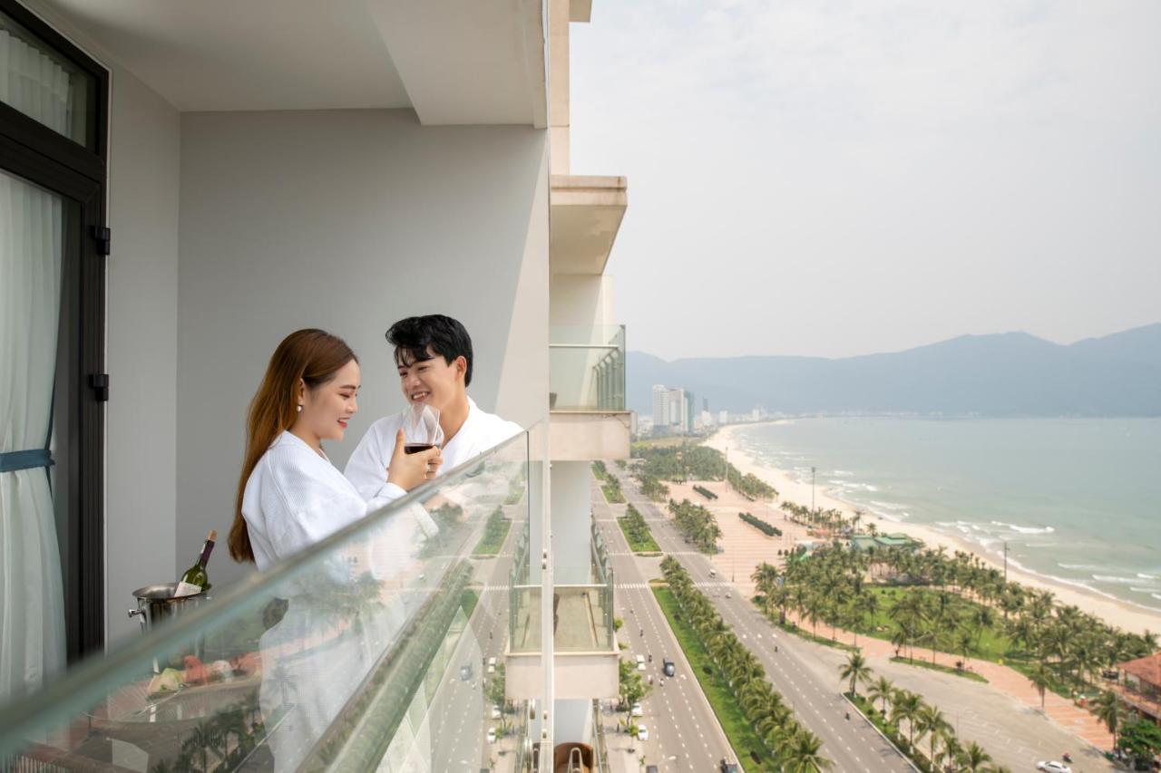 Canvas Danang Beach Hotel Bagian luar foto
