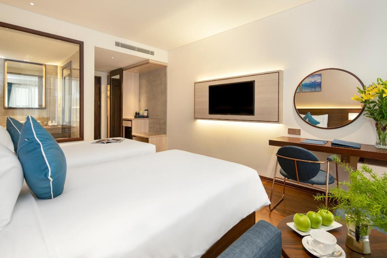 Canvas Danang Beach Hotel Bagian luar foto