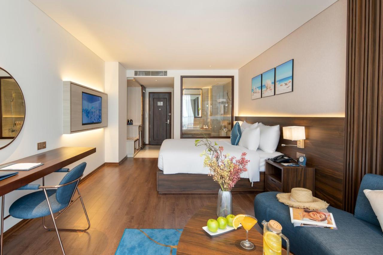 Canvas Danang Beach Hotel Bagian luar foto