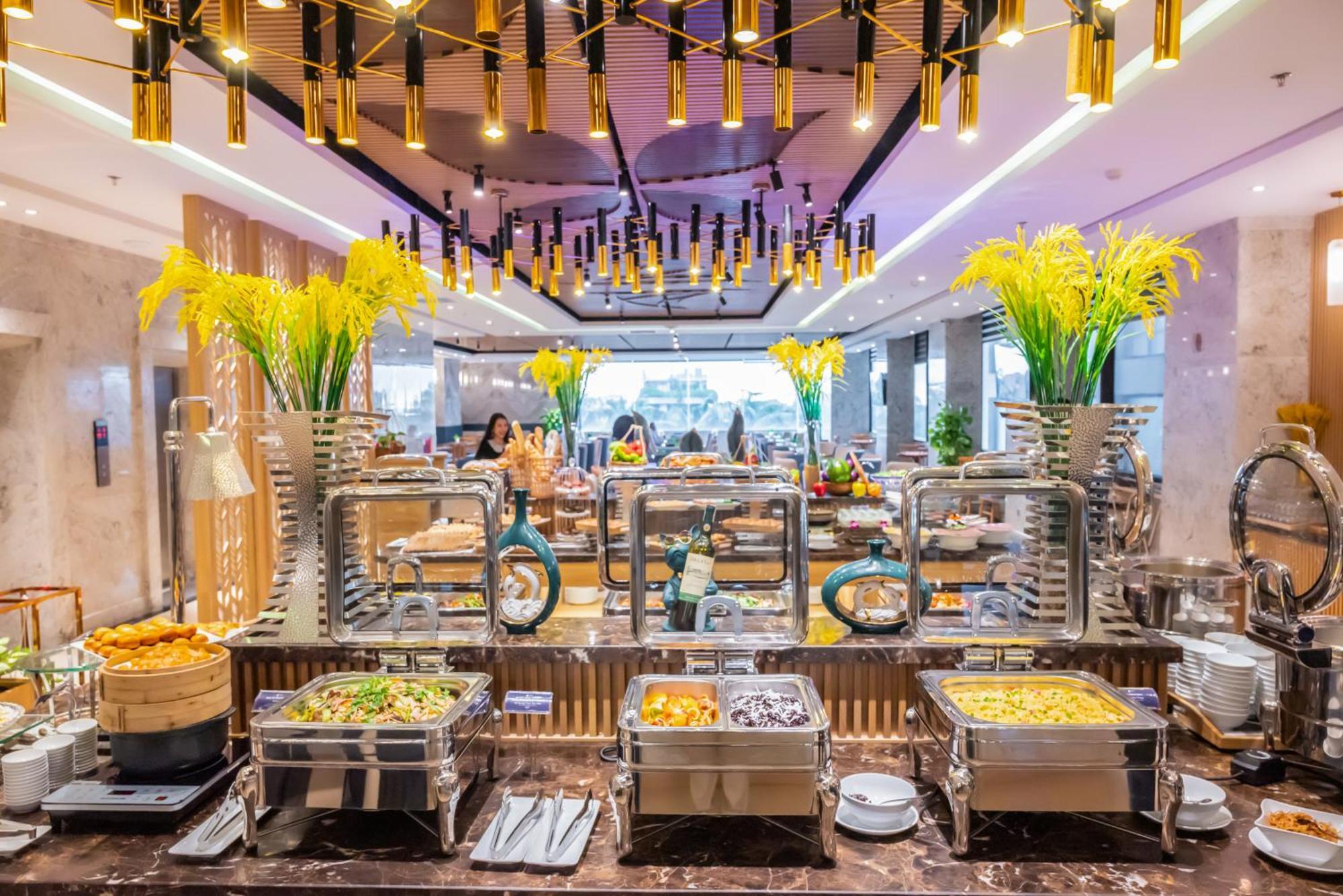 Canvas Danang Beach Hotel Bagian luar foto