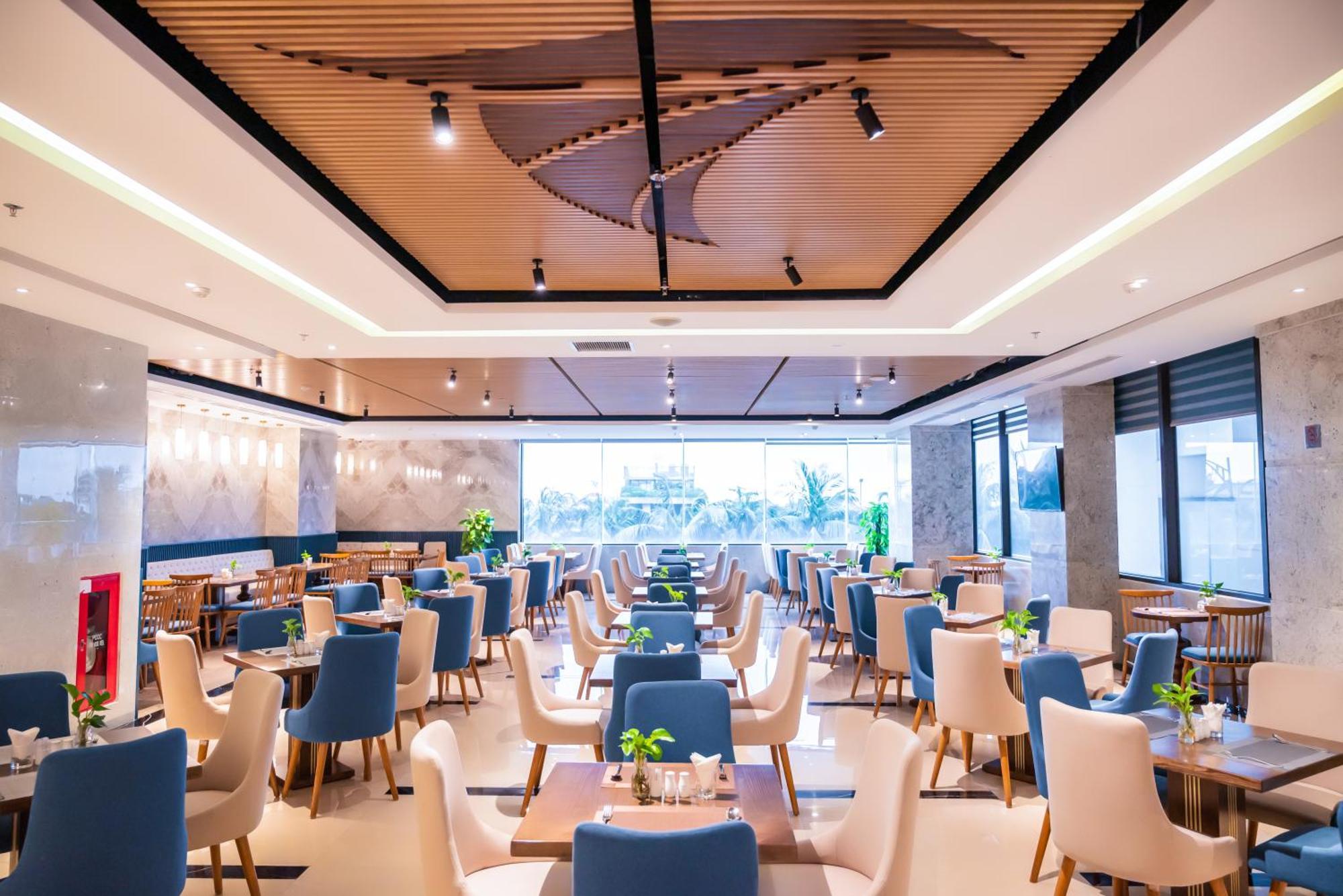 Canvas Danang Beach Hotel Bagian luar foto