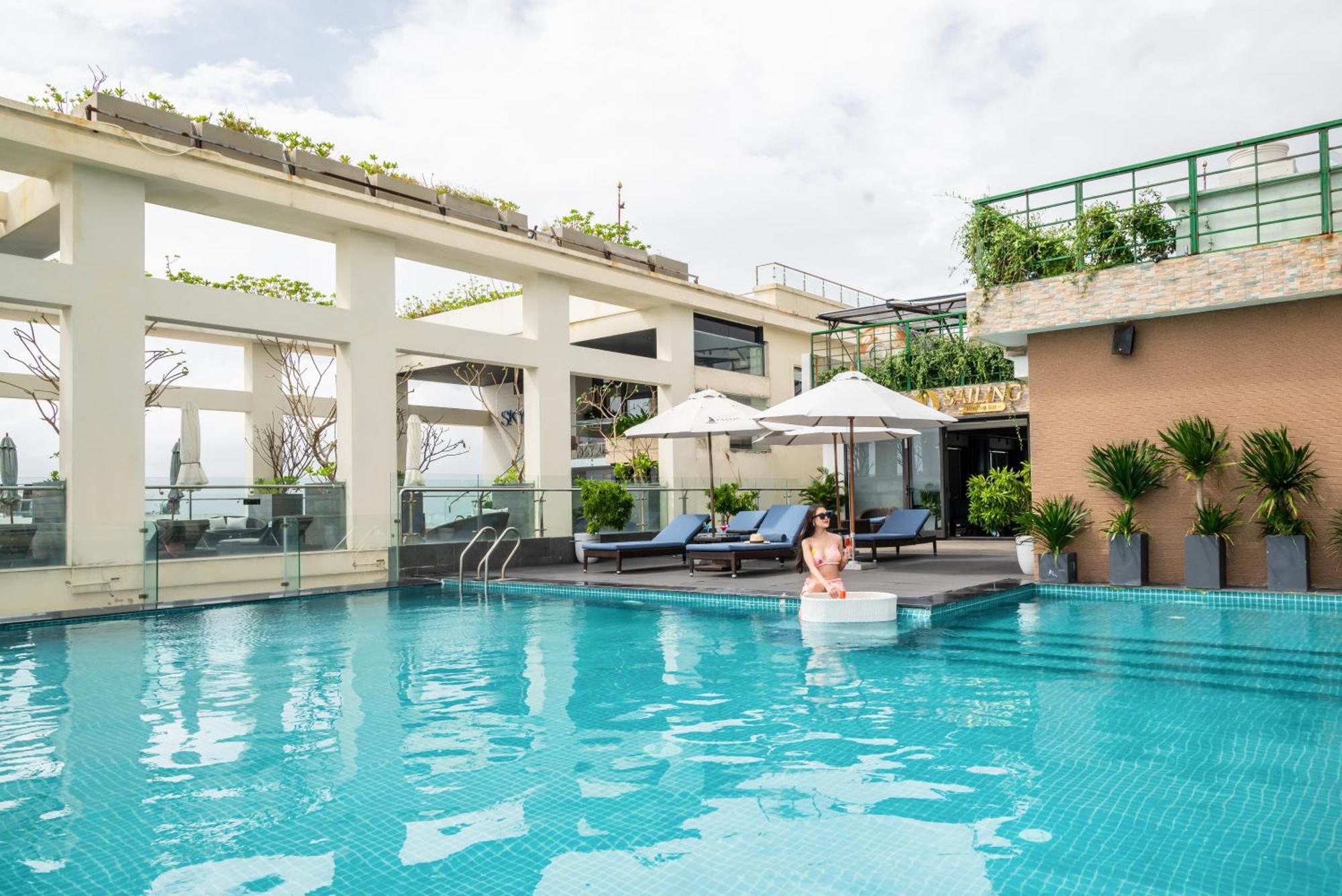 Canvas Danang Beach Hotel Bagian luar foto