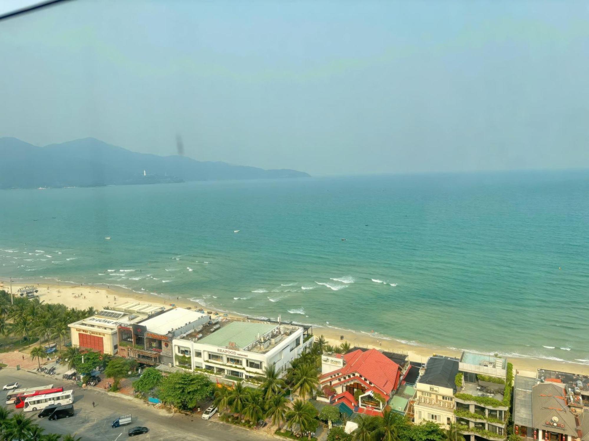 Canvas Danang Beach Hotel Bagian luar foto