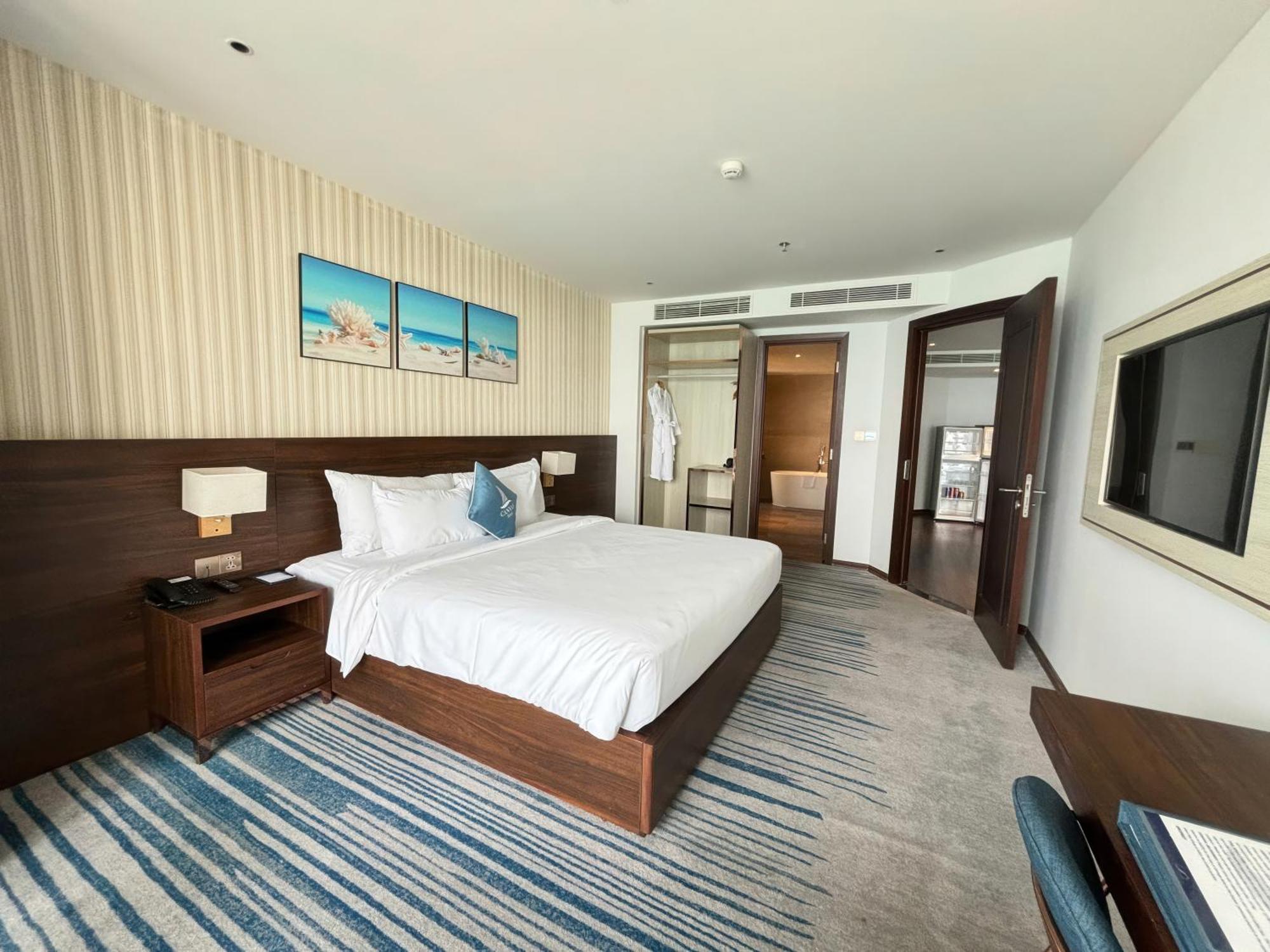 Canvas Danang Beach Hotel Bagian luar foto