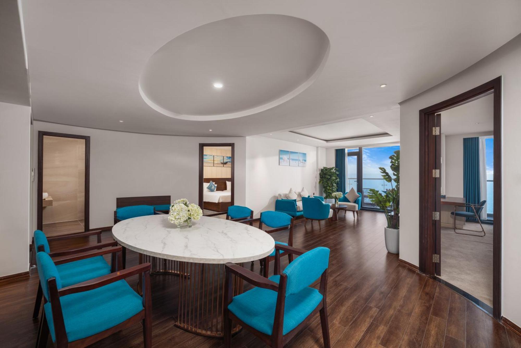 Canvas Danang Beach Hotel Bagian luar foto
