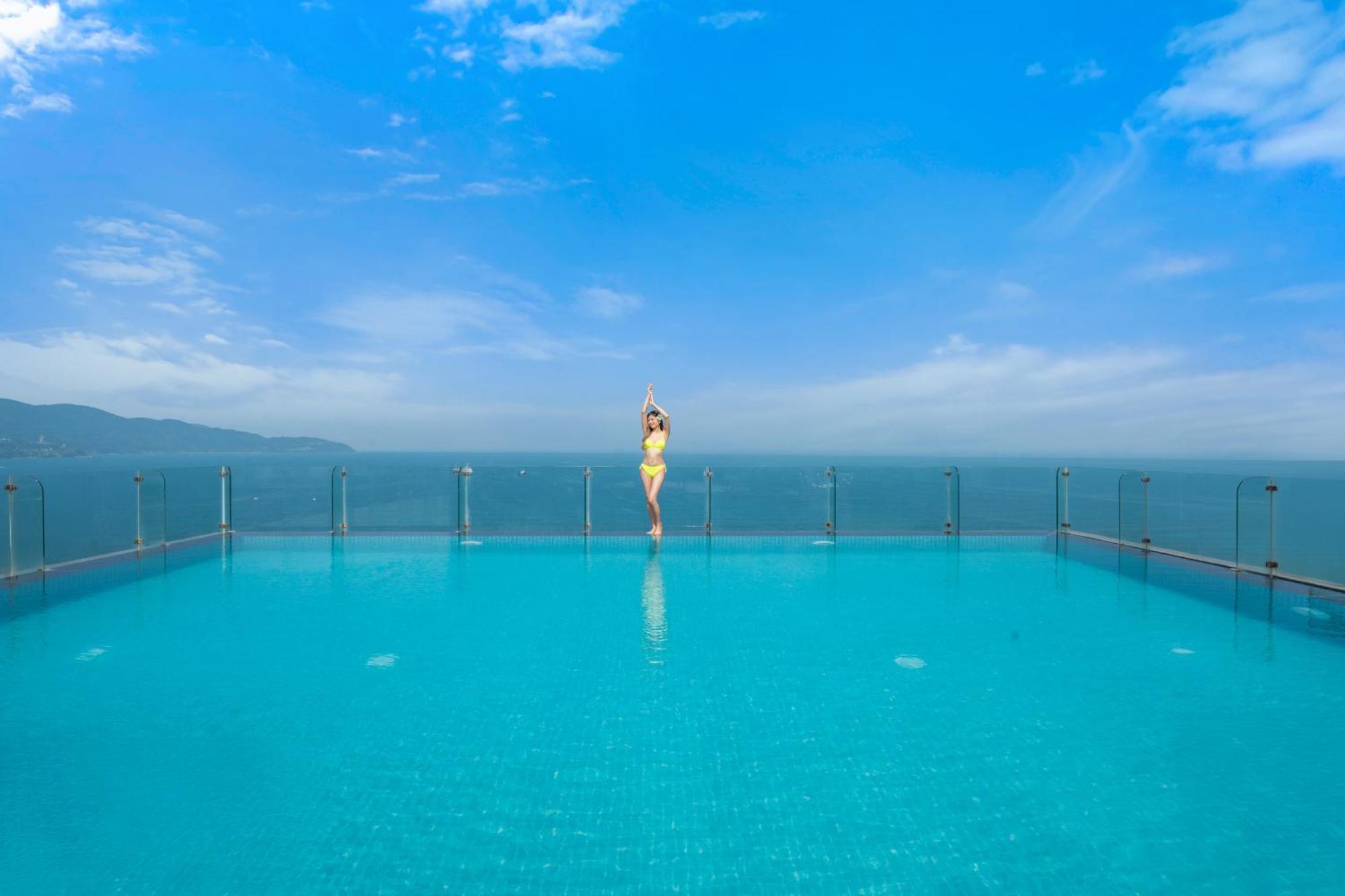 Canvas Danang Beach Hotel Bagian luar foto