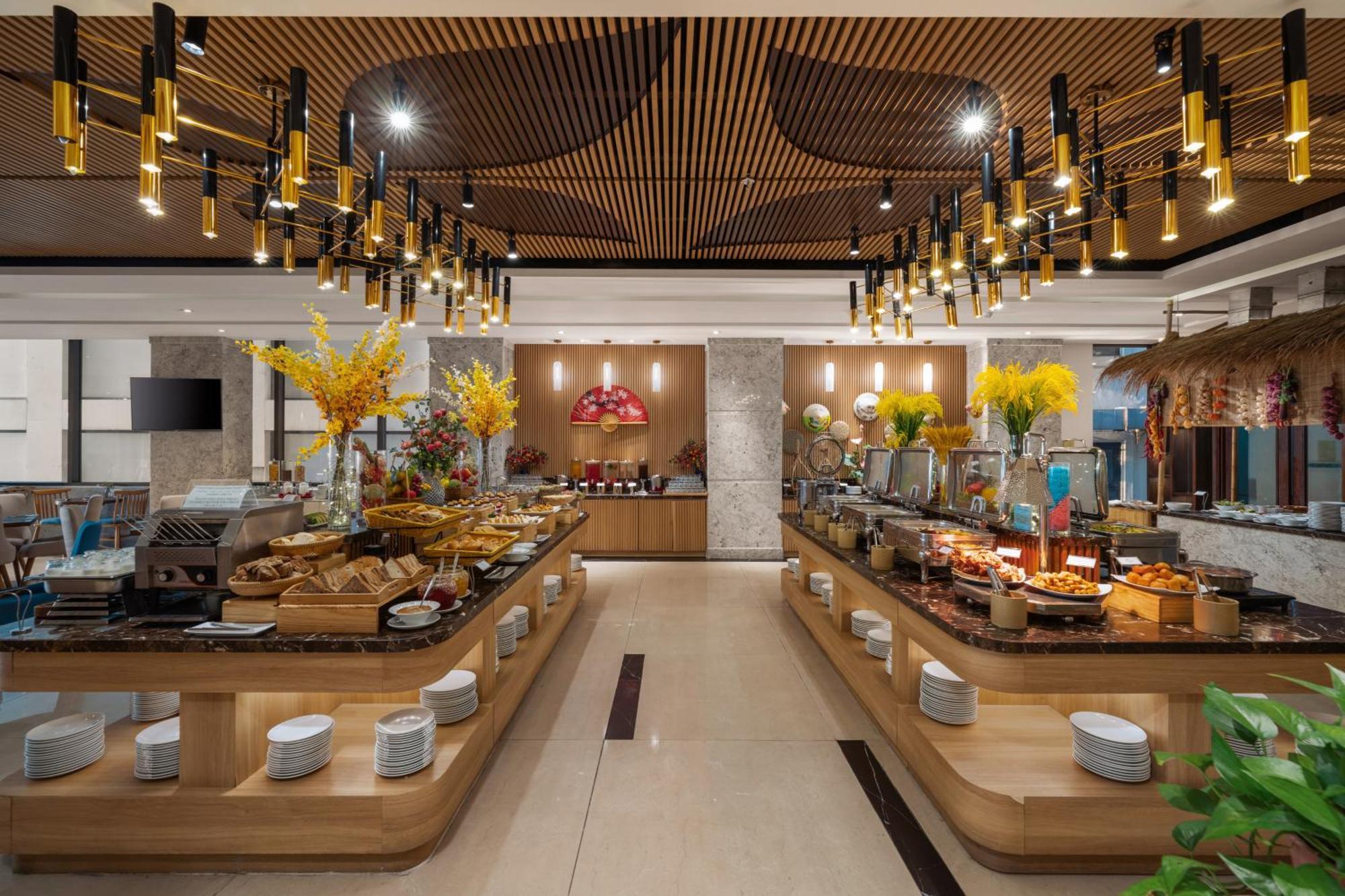 Canvas Danang Beach Hotel Bagian luar foto