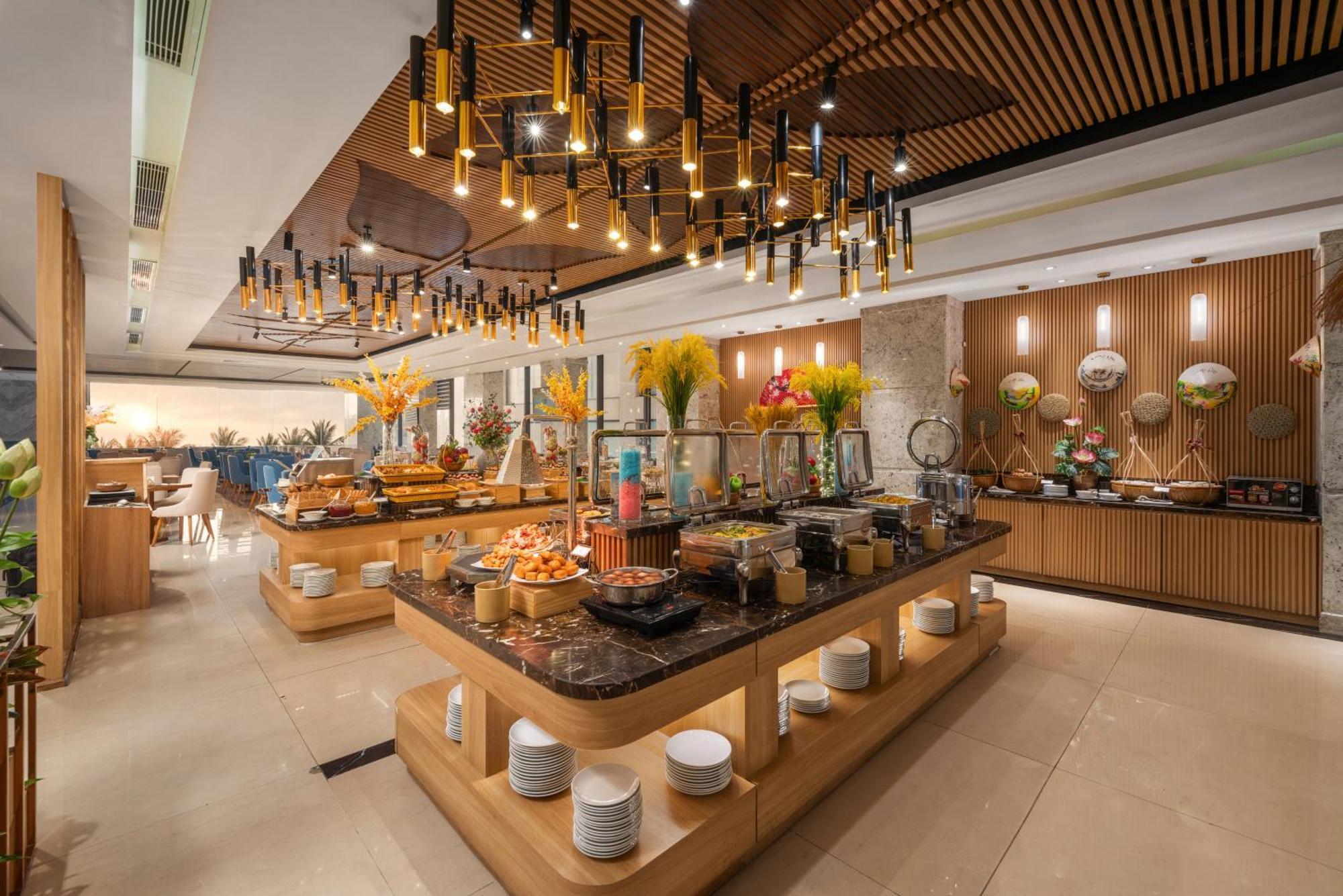 Canvas Danang Beach Hotel Bagian luar foto
