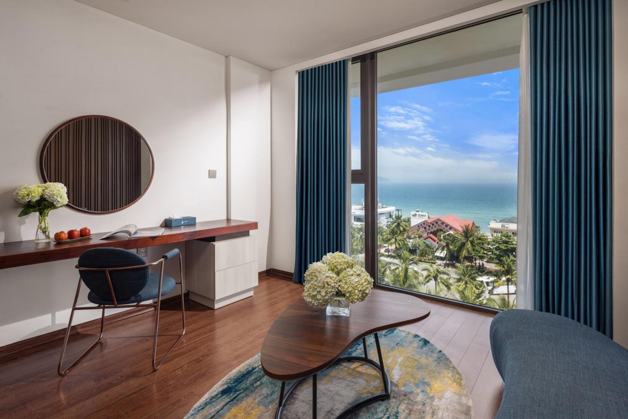 Canvas Danang Beach Hotel Bagian luar foto