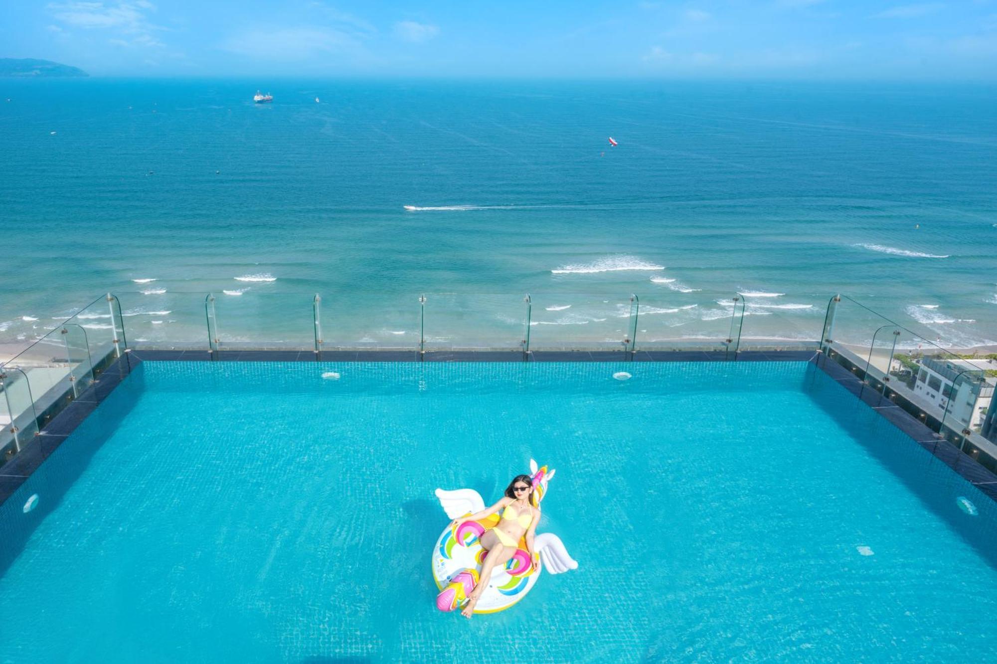 Canvas Danang Beach Hotel Bagian luar foto
